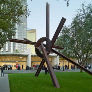 nasher-garden-mark-di-suvero-e1557869702871