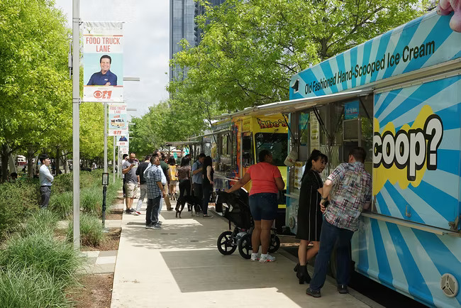 Food trucks at Klyde Warren Park