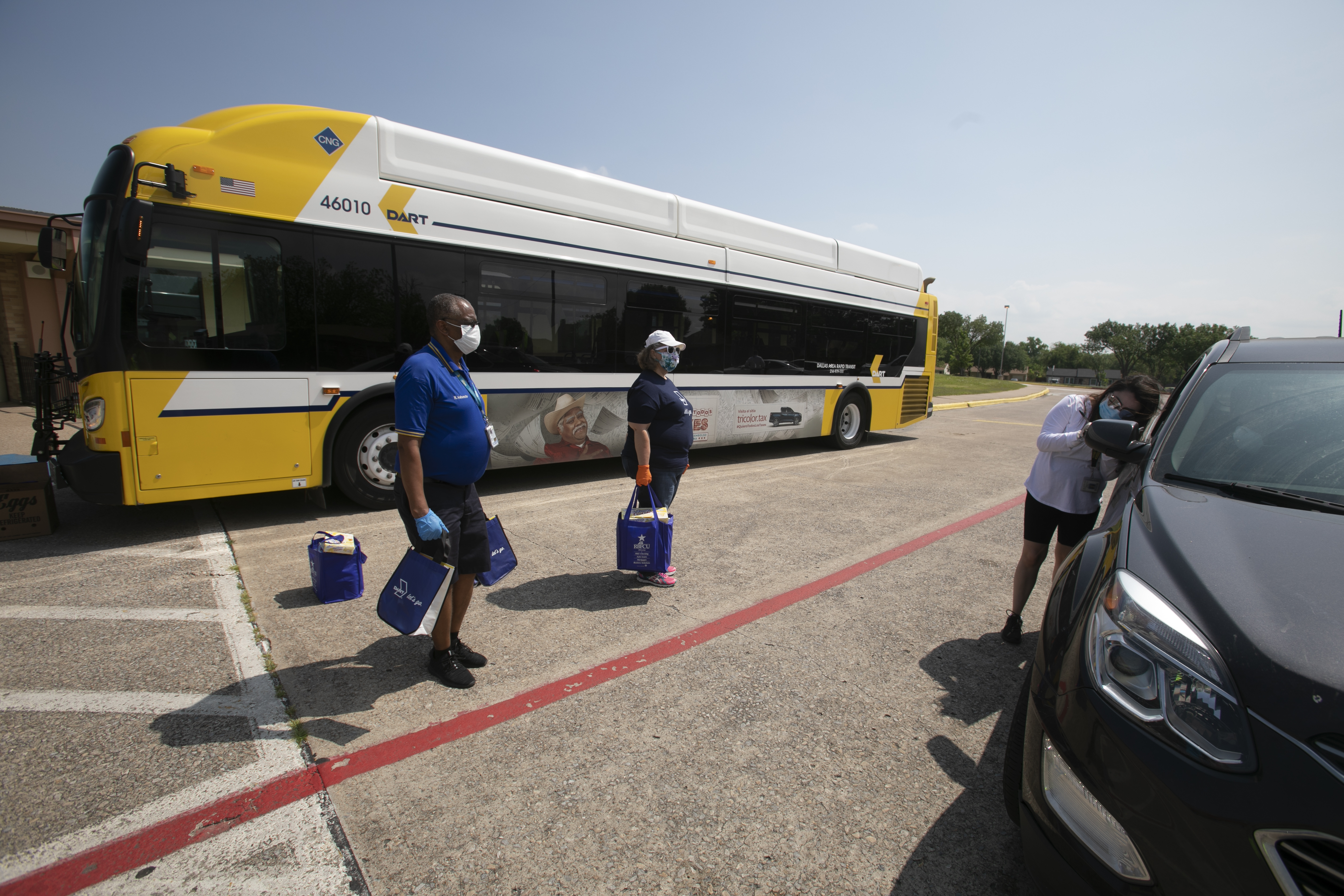 DART Buses Begin Delivering Meals to Garland Students