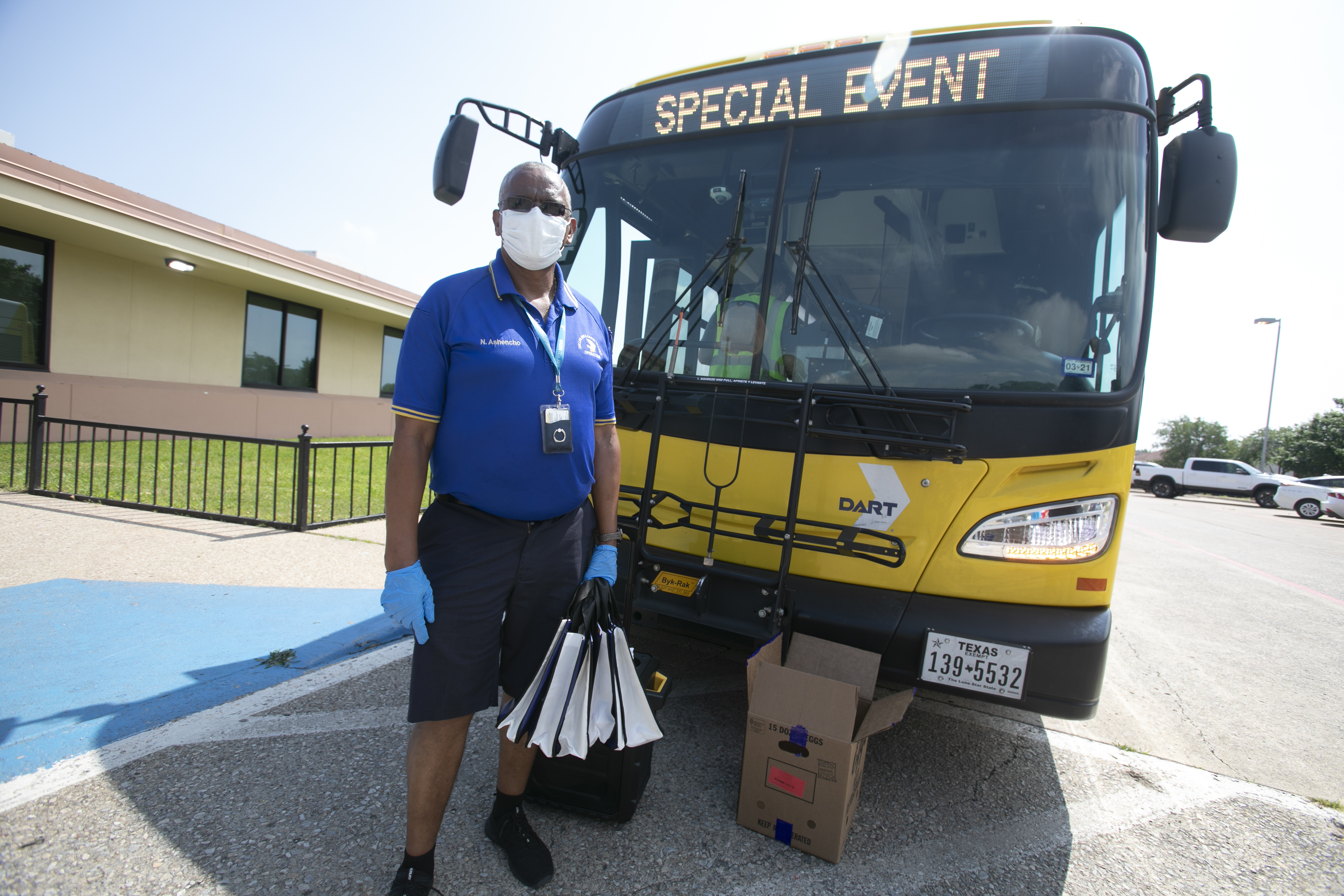DART Buses Begin Delivering Meals to Garland Students